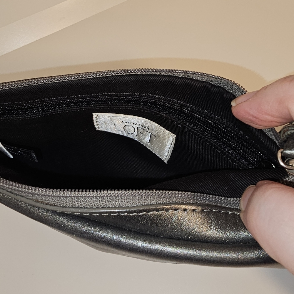 Ann Taylor Loft Metallic Gray Leather Clutch with Wristlet EUC - Picture 4 of 6